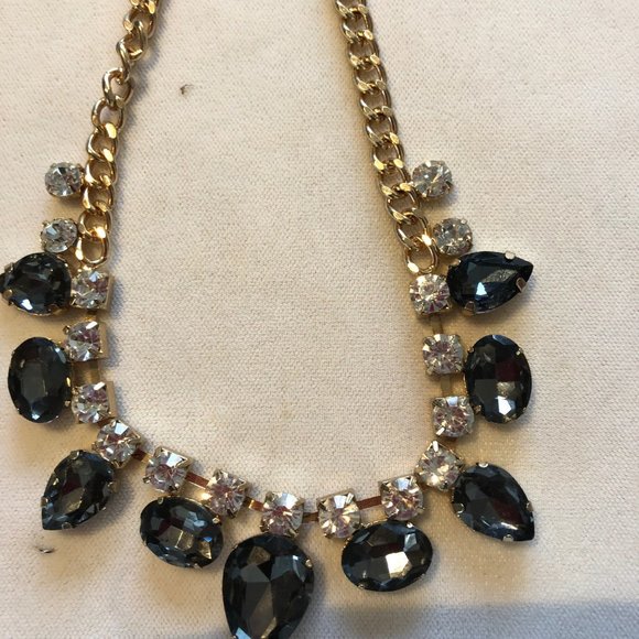 Gorgeous bling-y necklace - Picture 2 of 3